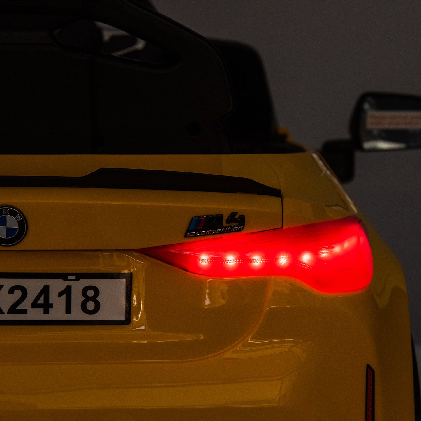 BMW M4 12V Kinder-Elektroautomit 2.4G-Fernbedinung für Eltern